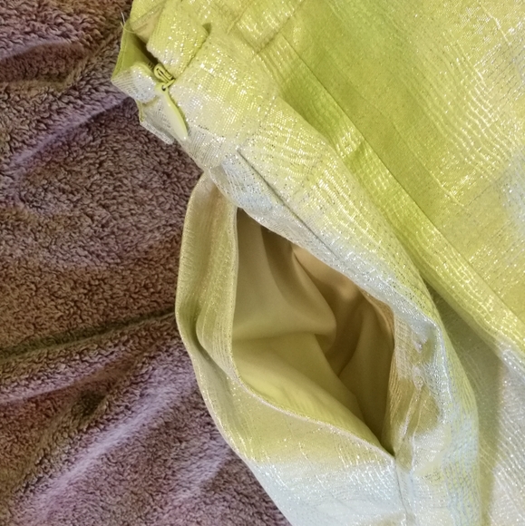 NWOT Club Monaco Beige Metallic Miniskirt Size 00 - Picture 5 of 8